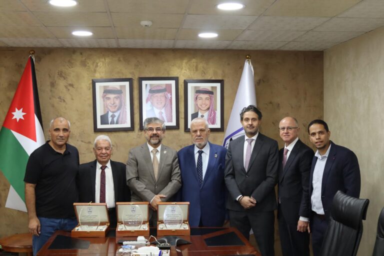 تكرِّم لجنة التأديب تقديرًا لجهودها