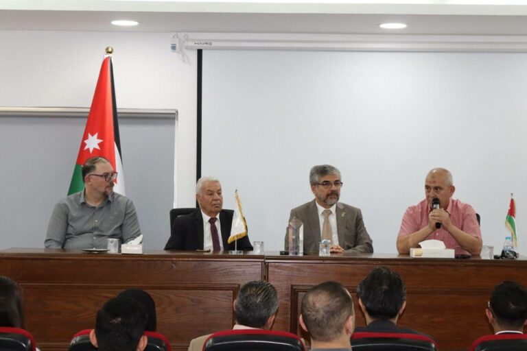 تكرِّم أبناء الزملاء الناجحين في التوجيهي والمتخرجين من الجامعات